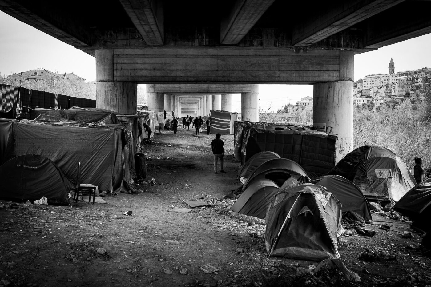 Informal camp under the bridge Photo of Emanuela Zampa