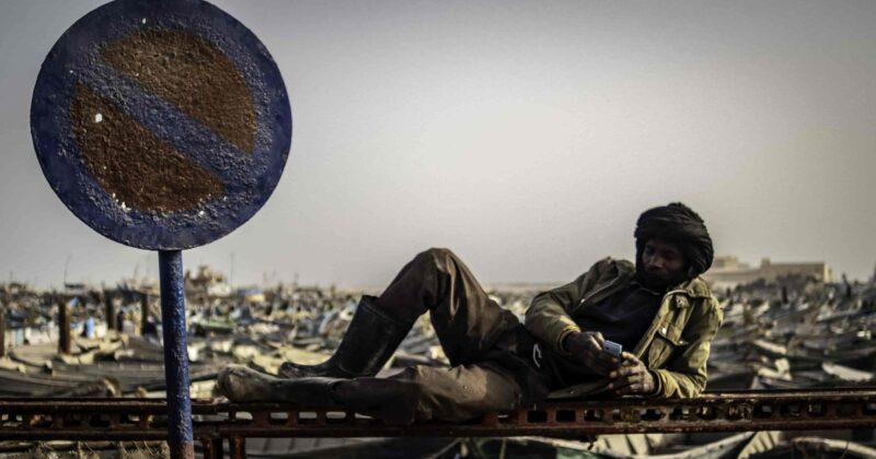 Migration, Solidarity and Routes (Un)Making in the Atlantic Sahara